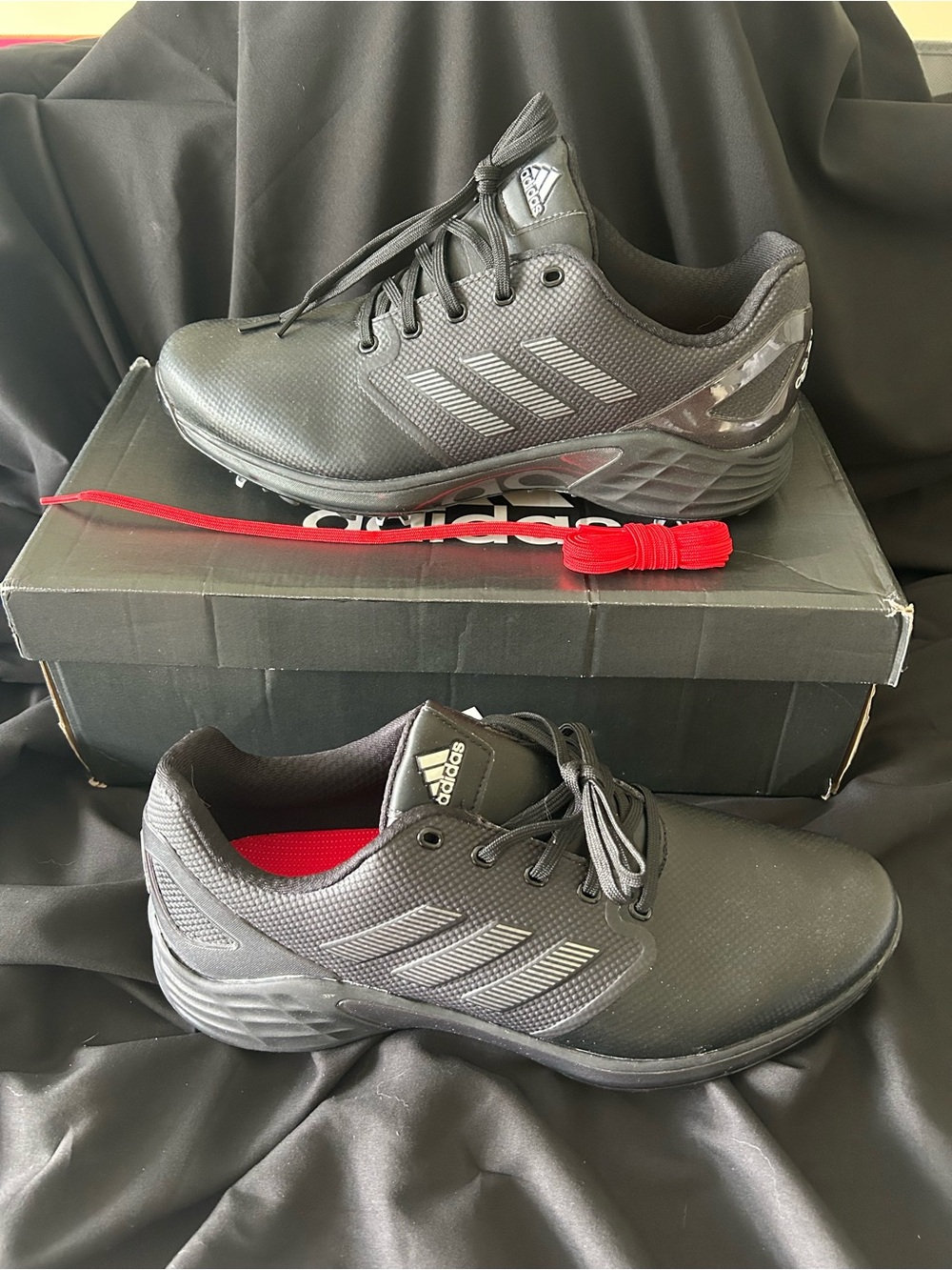 adidas Black Men's Low-Top Training Sneakers with Red Accent